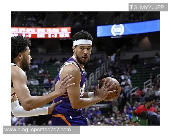 关键时刻布克挺身而出尽管手感不佳依然贡献20分4助攻助力球队胜利 关键时刻布克挺身而出尽管手感不佳依然贡献20分4助攻助力球队胜利